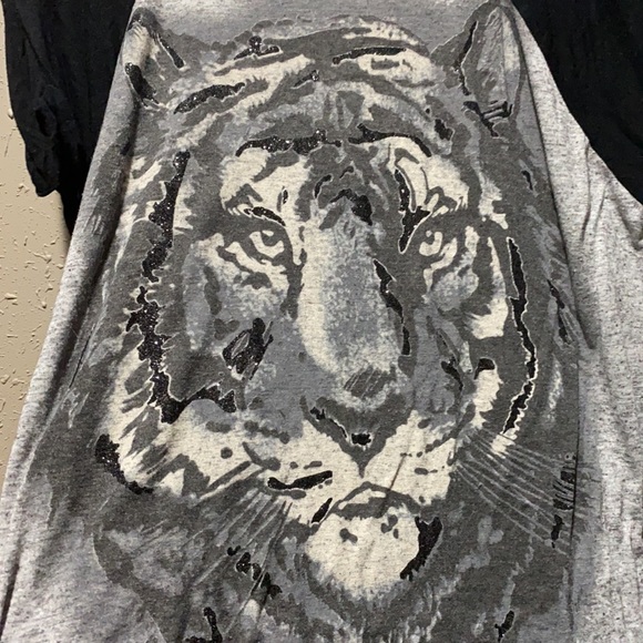 Tiger sparkly tshirt - Picture 3 of 4